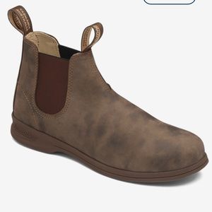 Dark brown Blundstones